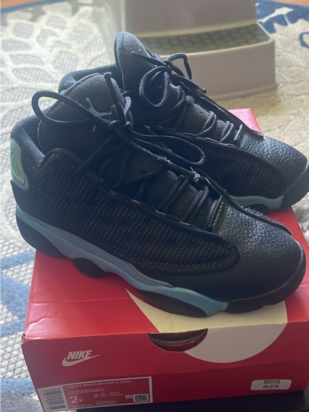 Youth Jordans - Picture 3 of 4